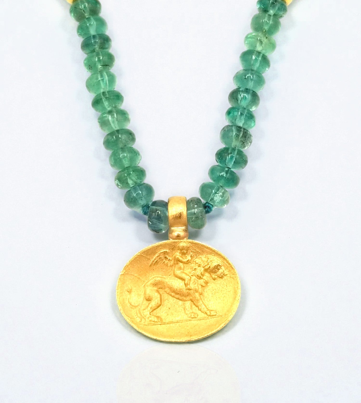 [NE08294] 18KY Cupid on a lion tassie pendant and 4mm emerald rondels necklace