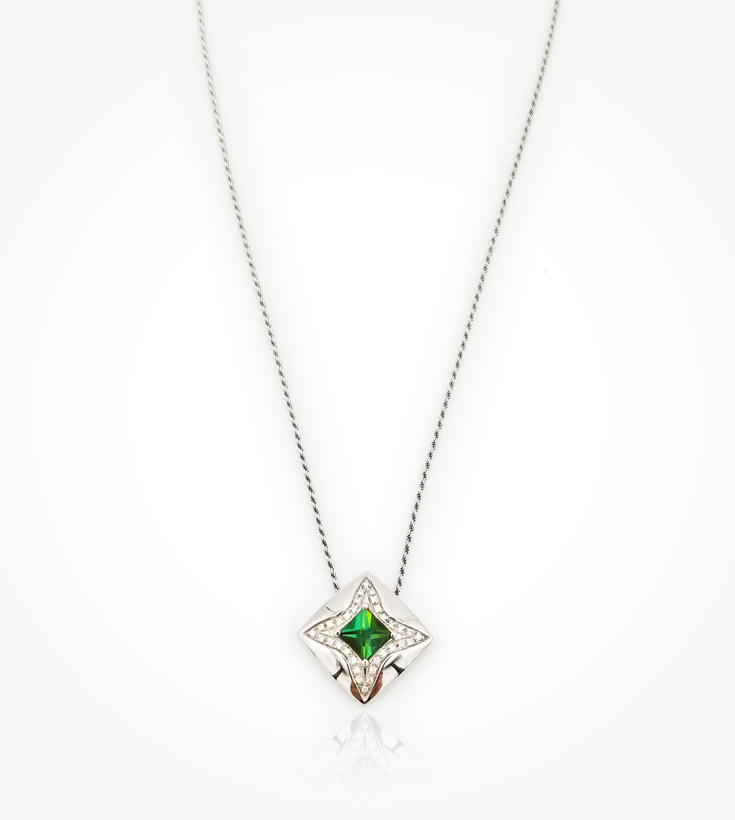 ND-003658  18KW mirror cut green tourmaline =1.36cts and 32diamonds=0.16cts necklace