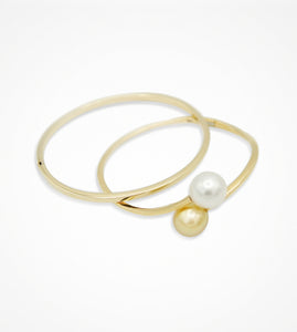 BR07344 18KY crossover pearl bangle & BR07328 14KYG plain 2.7mm bangle (see separate entry)