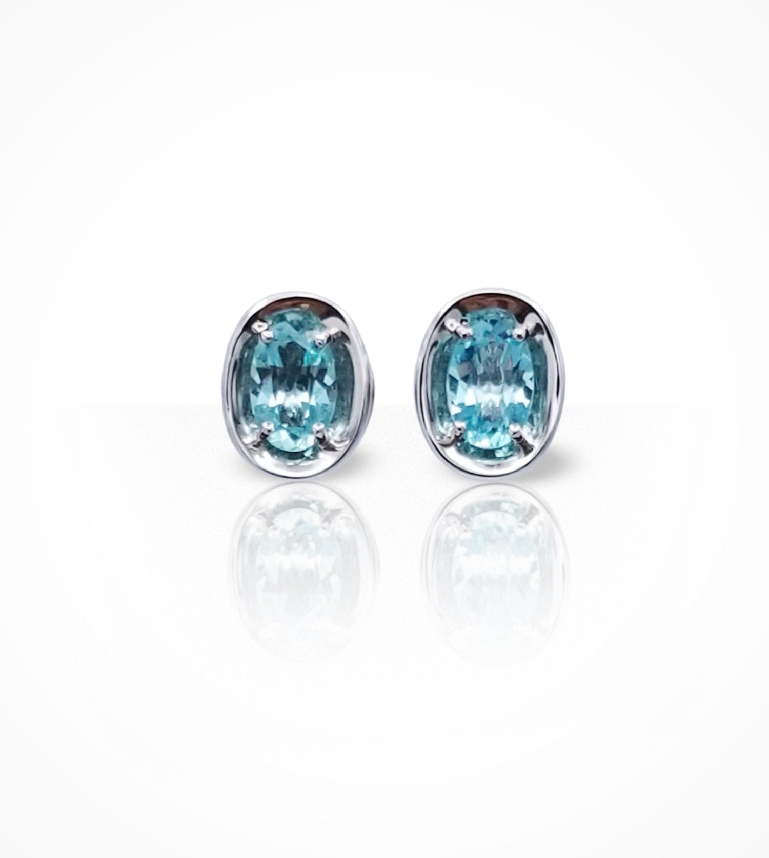 ER00438-18K White gold and oval blue apatite=0.91cts, stud earrings.